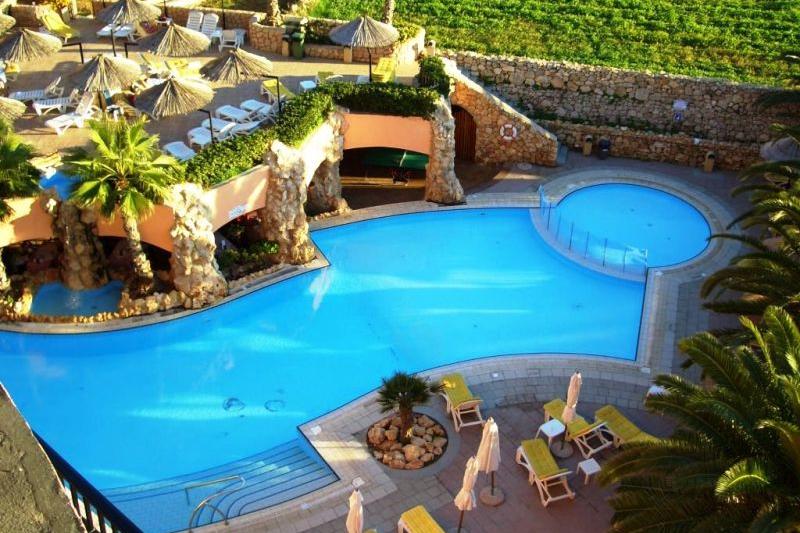 Málta Mellieha utazás Hotel Seabank Resort & Spa