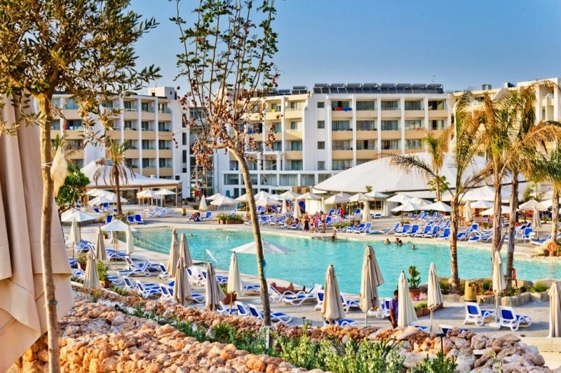 Málta Mellieha utazás Hotel Seabank Resort & Spa