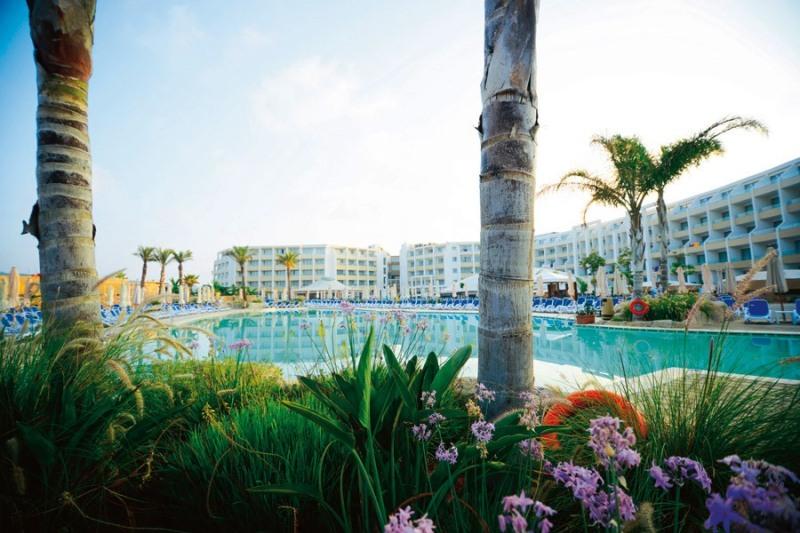 Málta Mellieha utazás Hotel Seabank Resort & Spa