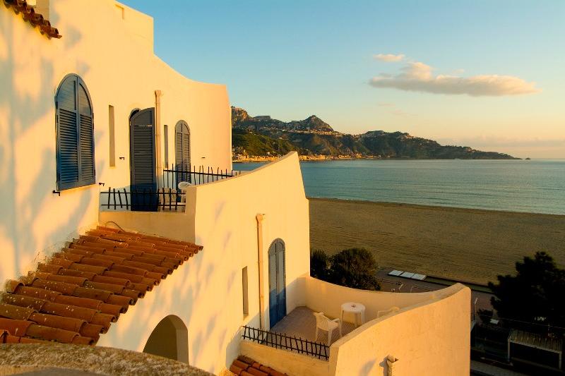 Szicília Giardini Naxos utazás Hotel Sporting Baia
