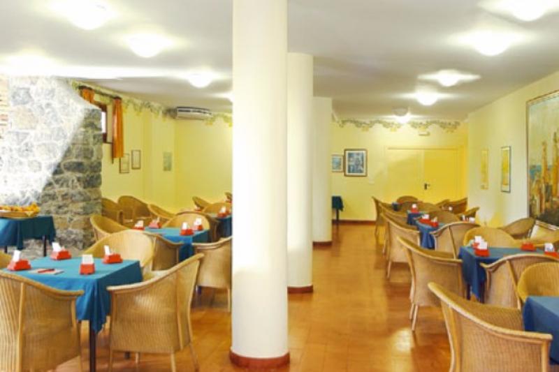 Szicília Giardini Naxos utazás Hotel Sporting Baia