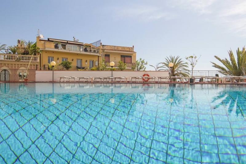 Szicília Taormina utazás Hotel Villa Esperia