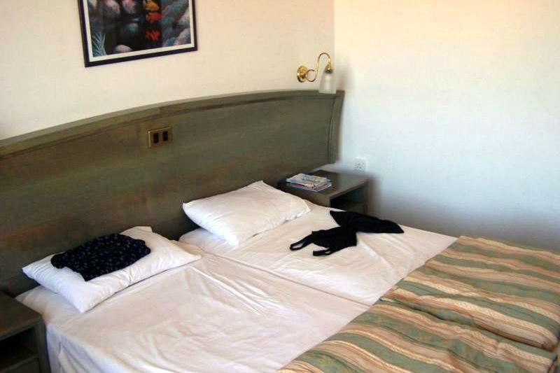 Dél-Ciprus Ayia Napa utazás Nissiana Hotel & Bungalows