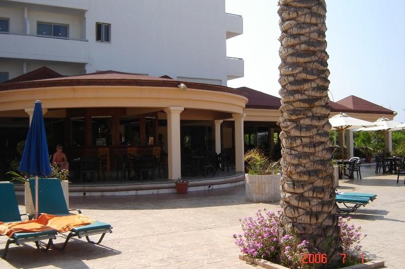 Dél-Ciprus Ayia Napa utazás Nissiana Hotel & Bungalows