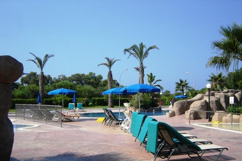 Dél-Ciprus Ayia Napa utazás Nissiana Hotel & Bungalows