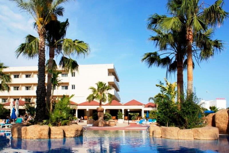 Dél-Ciprus Ayia Napa utazás Nissiana Hotel & Bungalows