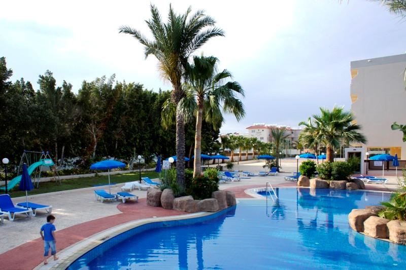 Dél-Ciprus Ayia Napa utazás Nissiana Hotel & Bungalows