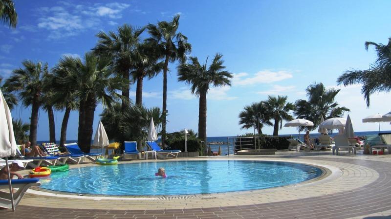 Dél-Ciprus Larnaca utazás Palm Beach Hotel & Bungalows