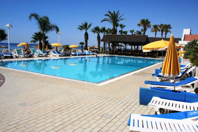 Dél-Ciprus Larnaca utazás Palm Beach Hotel & Bungalows