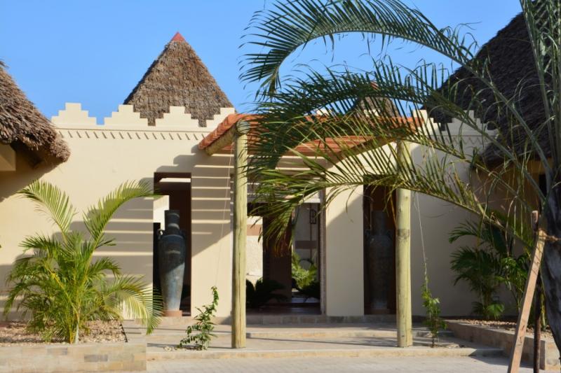 Pole-Pole 2 napos szafari + 6 napos óceánparti pihenés Diani Beach-en