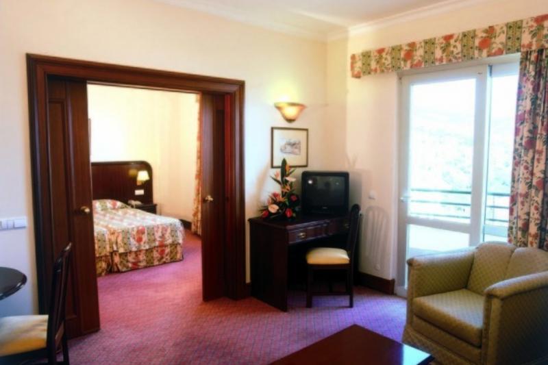 2 éj Lisszabonban 3-4* Hotelben, 5 éj Madeirán 4* Hotelben