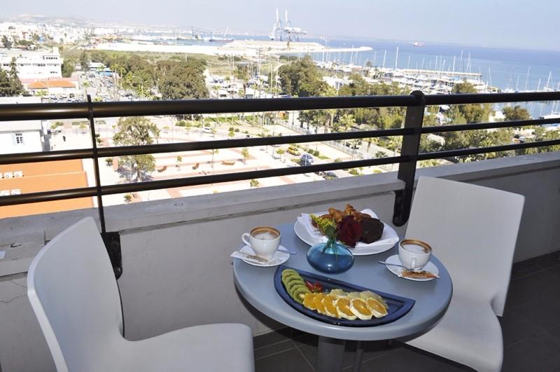 Dél-Ciprus Larnaca utazás Sun Hall Beach Hotel