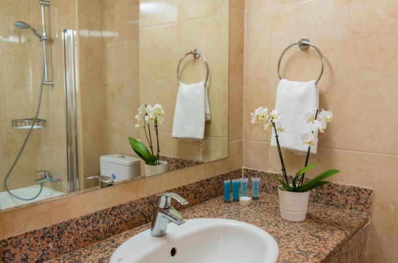 Dél-Ciprus Paphos utazás Ascos Coral Beach Hotel