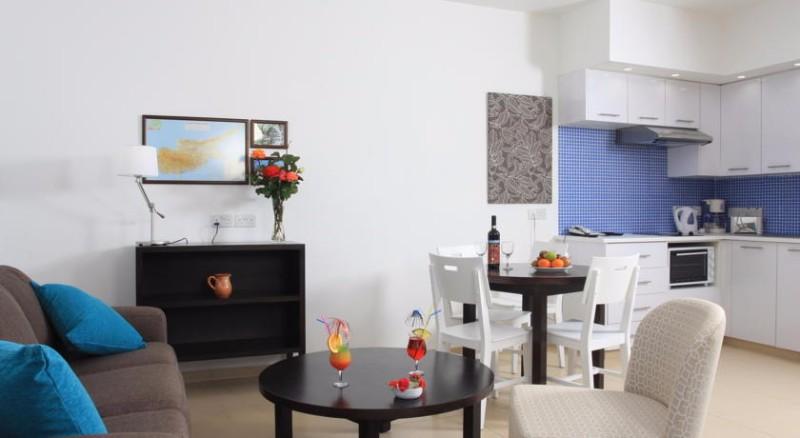 Dél-Ciprus Ayia Napa utazás Callisto Holiday Village Apartmanok