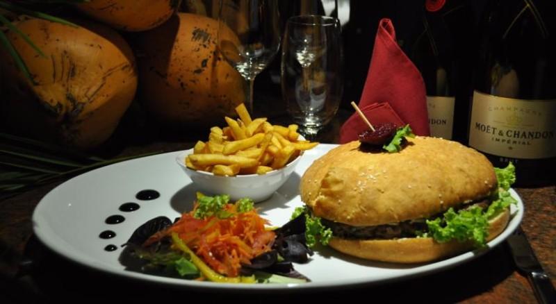 Seychelle-szigetek utazás Crown Beach Hotel