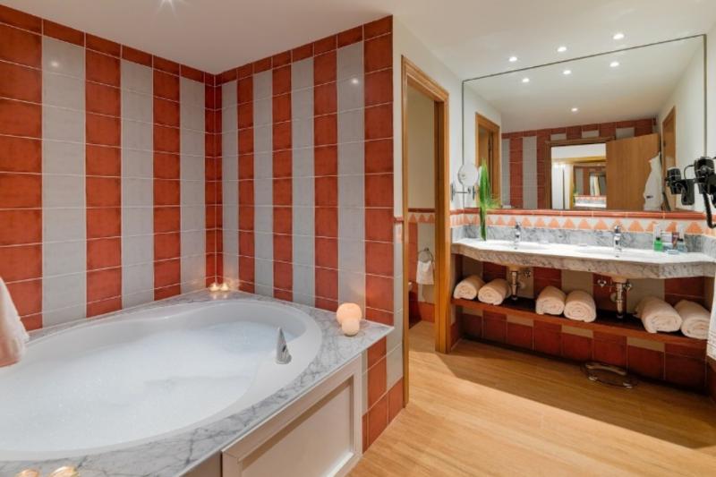 Costa Dorada Salou utazás H10 Salauris Palace