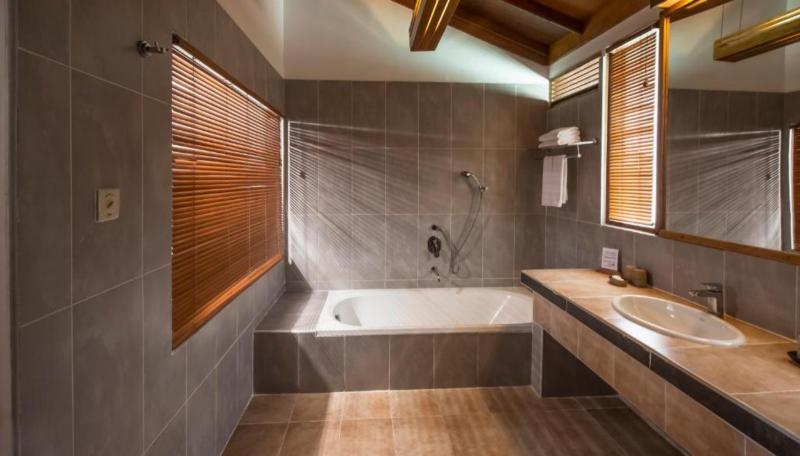 Maldív-szigetek utazás Reethi Beach Resort Hotel