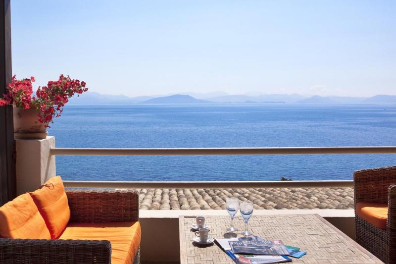 Korfu Perama utazás Hotel Aeolos Beach Resort