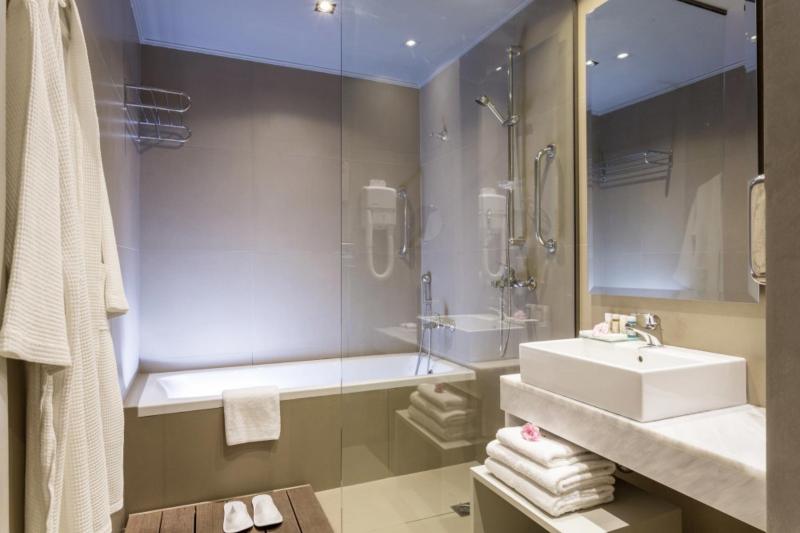 Korfu Perama utazás Hotel Aeolos Beach Resort