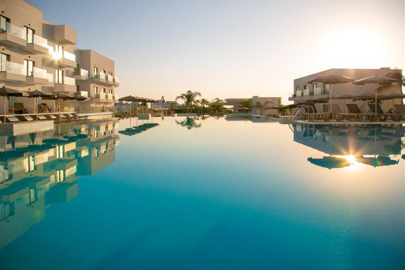 Dél-Ciprus utazás Atlantica Aqua Blue Hotel