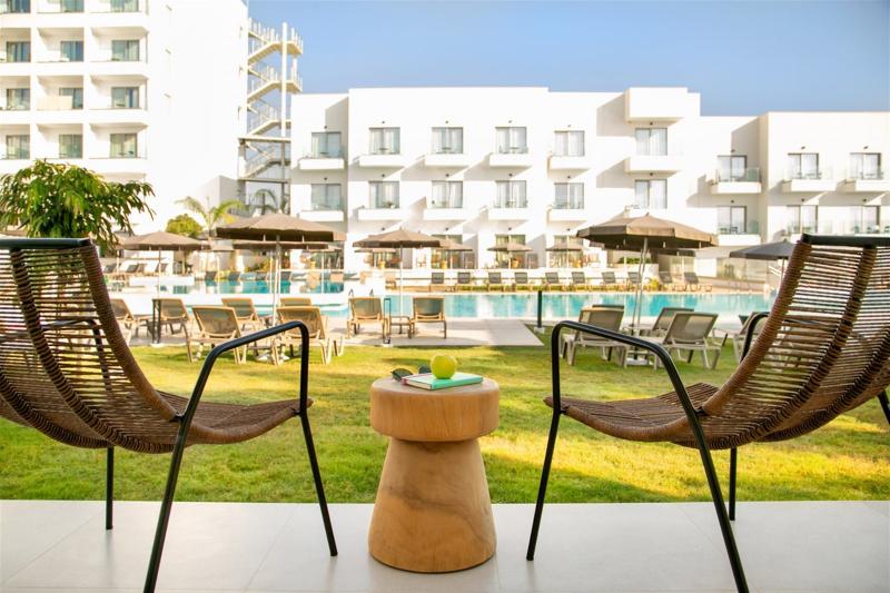 Dél-Ciprus utazás Atlantica Aqua Blue Hotel