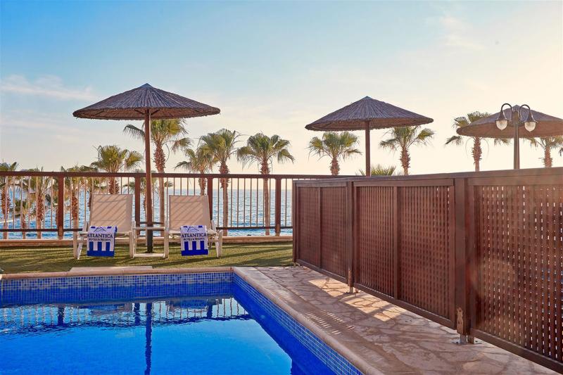 Dél-Ciprus utazás Atlantica Golden Beach