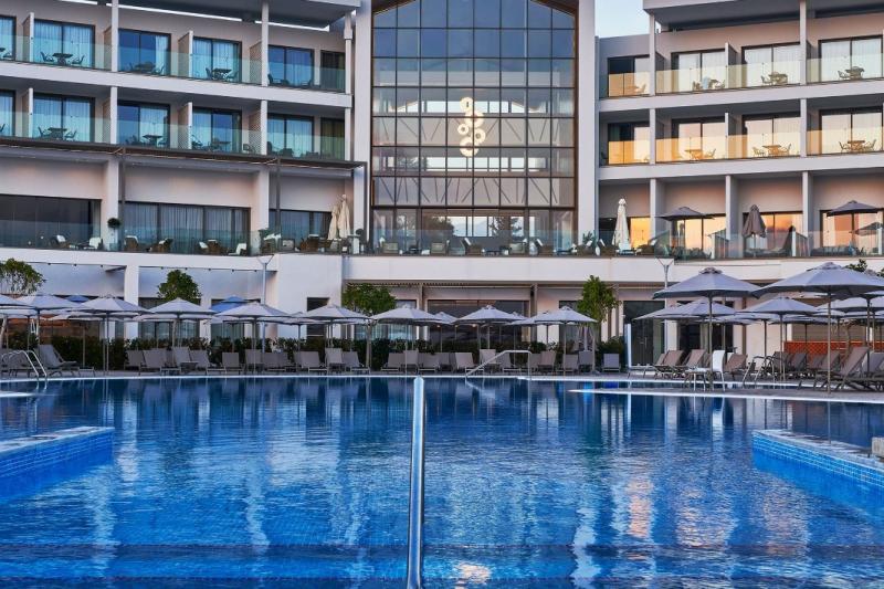 Dél-Ciprus utazás Atlantica Mare Village Paphos Hotel