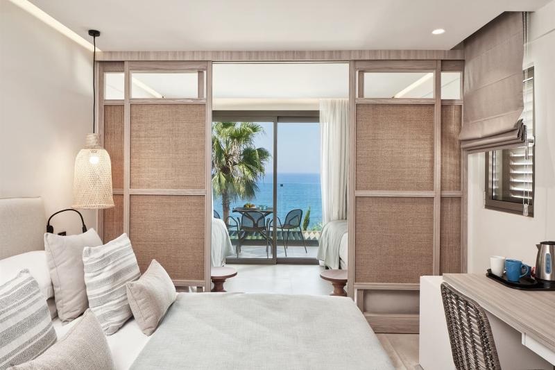 Dél-Ciprus utazás Atlantica Mare Village Paphos Hotel