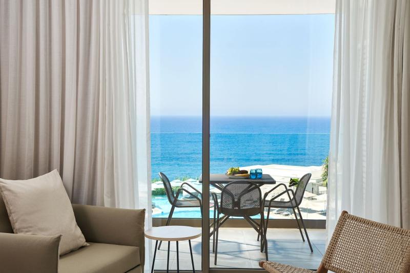 Dél-Ciprus utazás Atlantica Mare Village Paphos Hotel