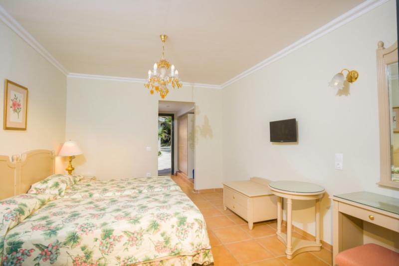 Korfu Paleokastrista utazás Hotel Paleo Artnouveau