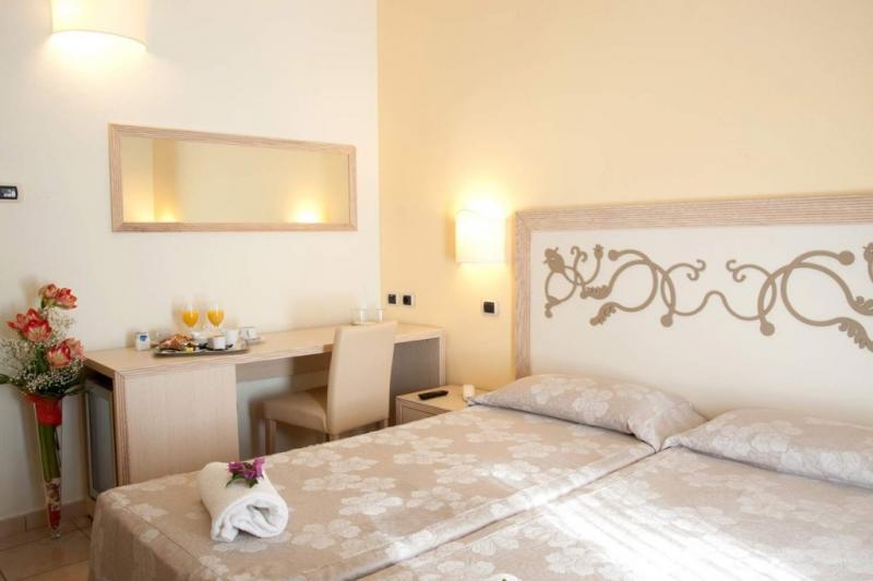 Szardínia Alghero utazás Hotel Corte Rosada