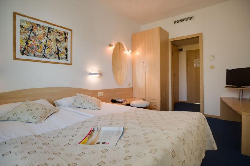 Napospart utazás Hotel Grand Victoria