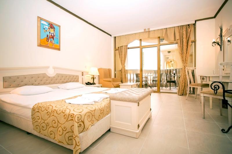 Napospart utazás Hotel Imperial Palace