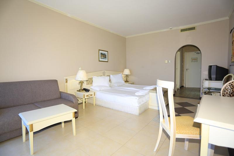 Napospart utazás Hotel Imperial Palace