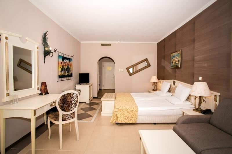 Napospart utazás Hotel Imperial Palace