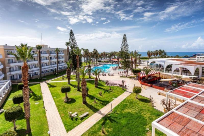 Dél-Ciprus Paphos utazás Hotel Louis Phaethon Beach