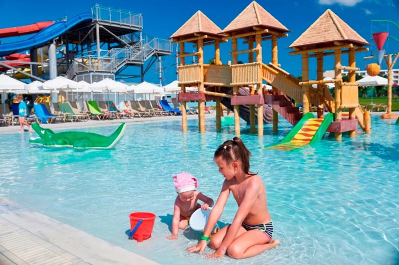 Dél-Ciprus Paphos utazás Hotel Louis Phaethon Beach