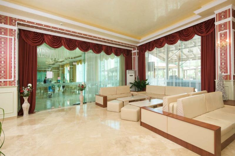 Napospart utazás Hotel Mena Palace