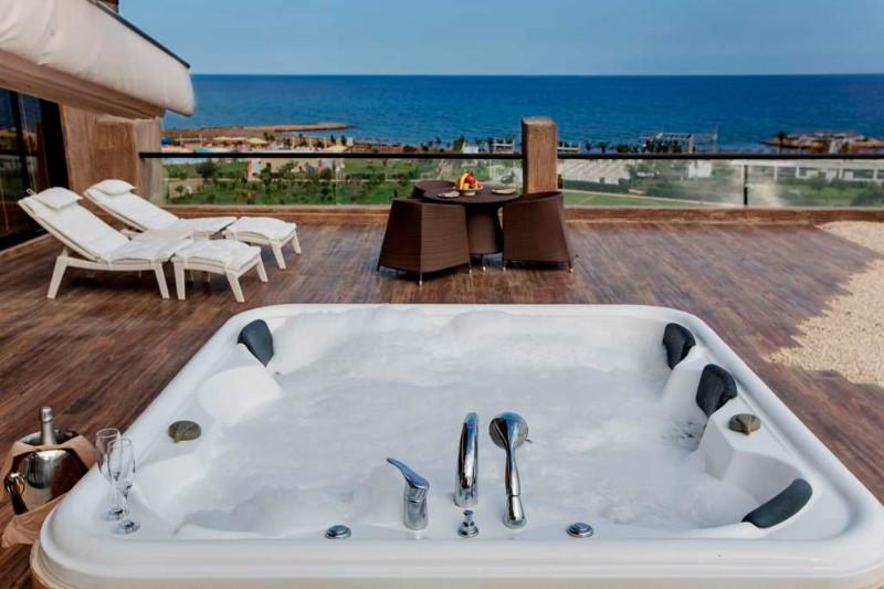 Ciprus utazás Hotel Noah’s Ark