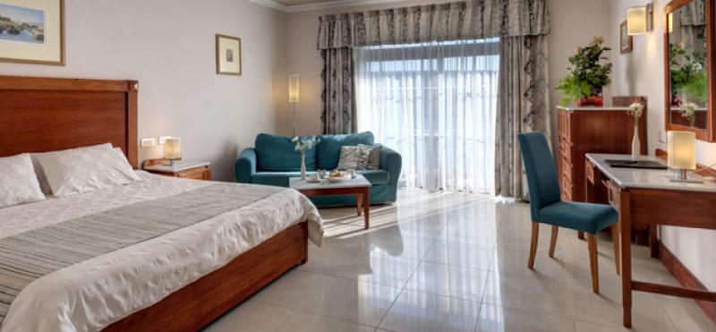 Málta Mellieha utazás Hotel Paradise Bay