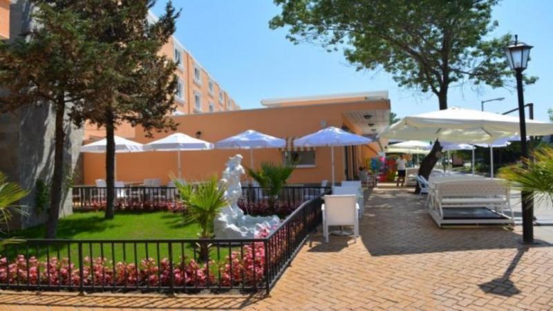 Napospart utazás Hotel Riva