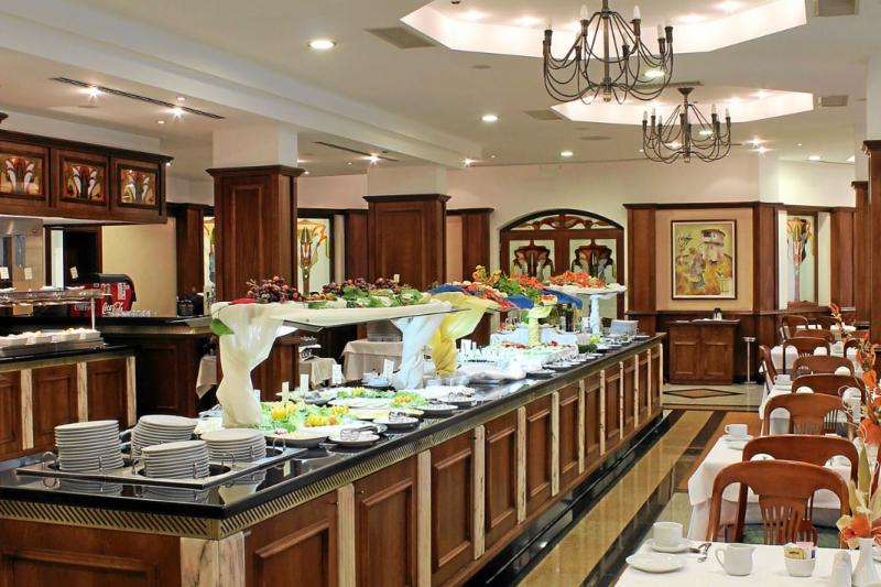 Napospart utazás Hotel Royal Palace Helena Park