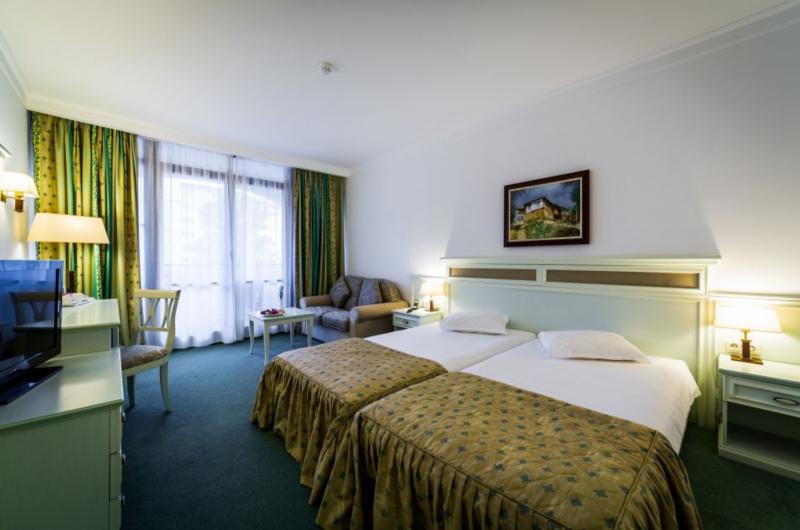 Napospart utazás Hotel Royal Palace Helena Park