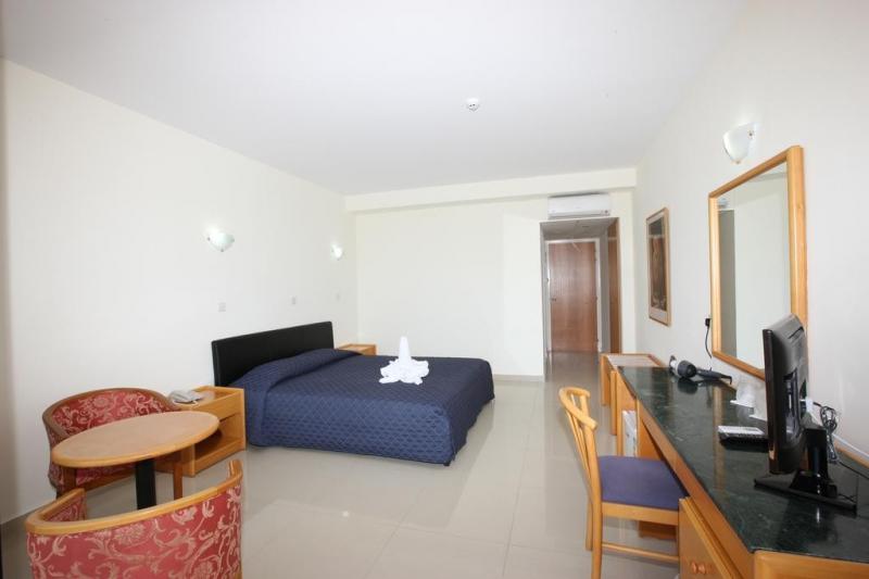 Dél-Ciprus Paphos utazás Hotel Veronica