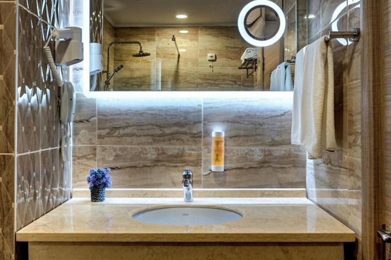 Napospart utazás Maria Palace