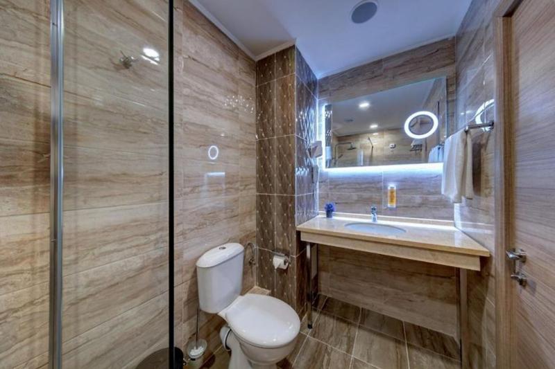 Napospart utazás Maria Palace