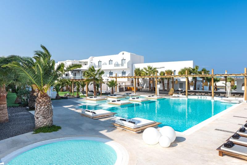 Szantorini Fira utazás Mediterranean White Resort Hotel