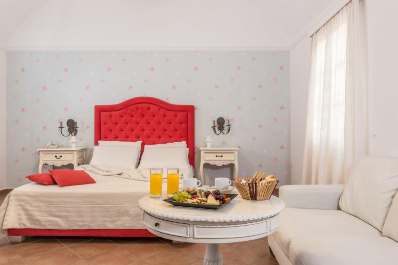 Szantorini Fira utazás Mediterranean White Resort Hotel