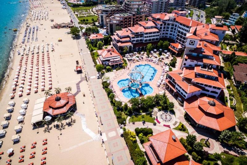 Napospart utazás Royal Palace Helena Sands Hotel