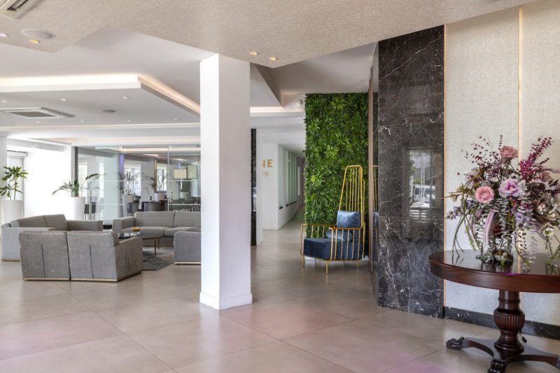 Dél-Ciprus utazás Christofinia Hotel